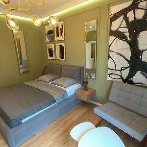  Apartment Roza's Center