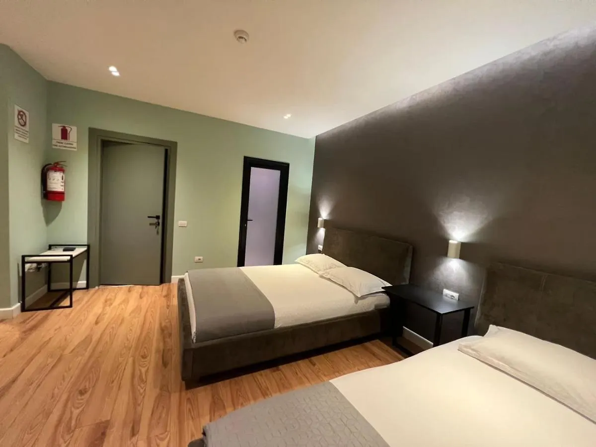 Tirana Apartments 0*,